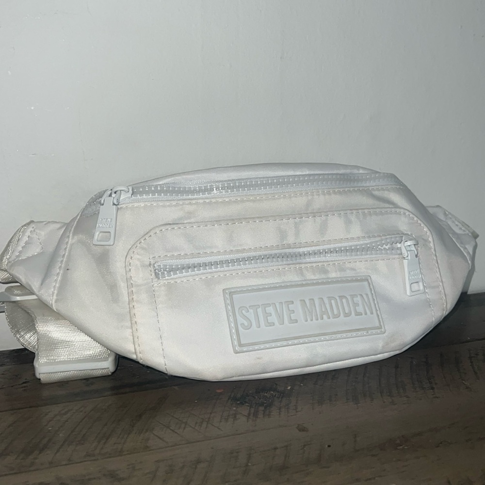 STEVE MADDEN FANNY PACK